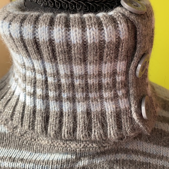 DKNY Sweater Turtleneck - Picture 4 of 12